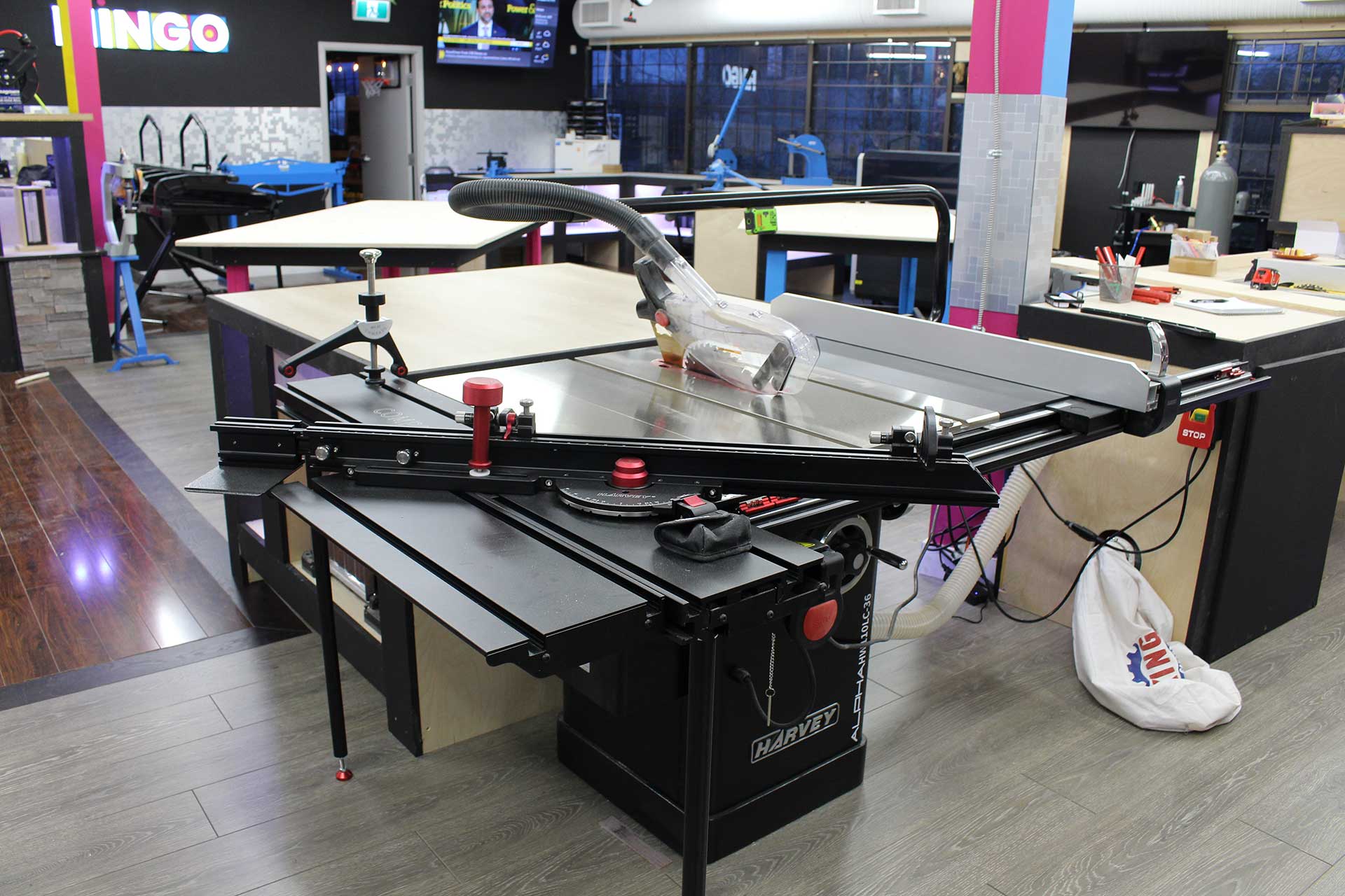 FiiNGO Custom Woodwork